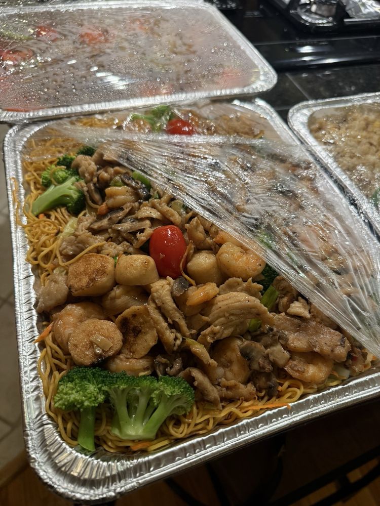Tray of chow mein noodles