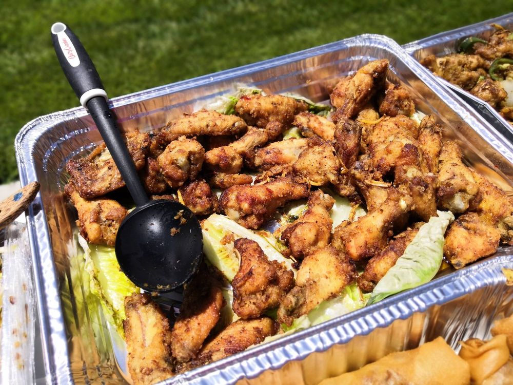 Tray of fried chicken wings