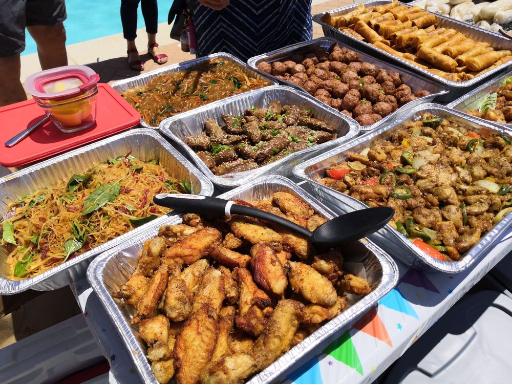 Tray of fried chicken wings