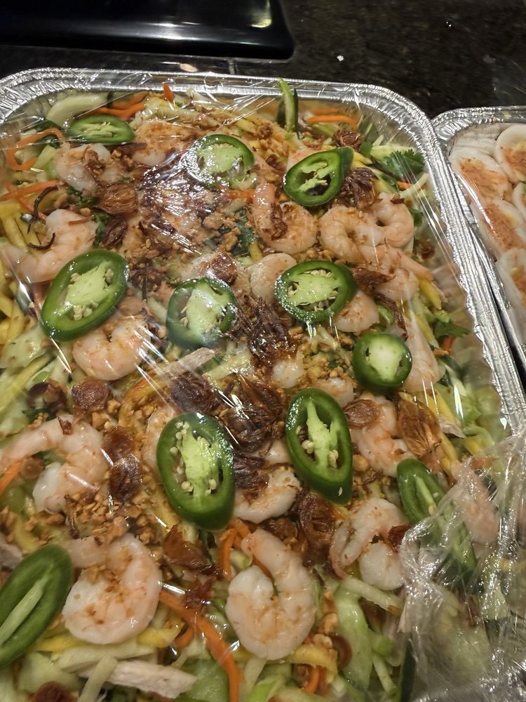Vietnamese mango salad with shrimp, jalapeños and fried shallots